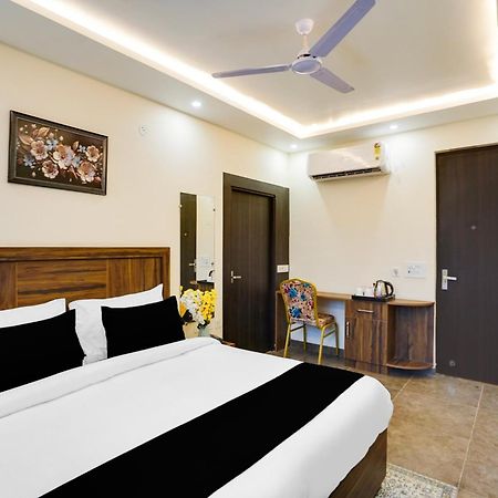 Super Townhouse The Royal Casa Ξενοδοχείο Ghaziabad Εξωτερικό φωτογραφία