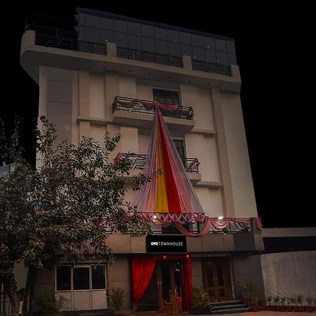 Super Townhouse The Royal Casa Ξενοδοχείο Ghaziabad Εξωτερικό φωτογραφία