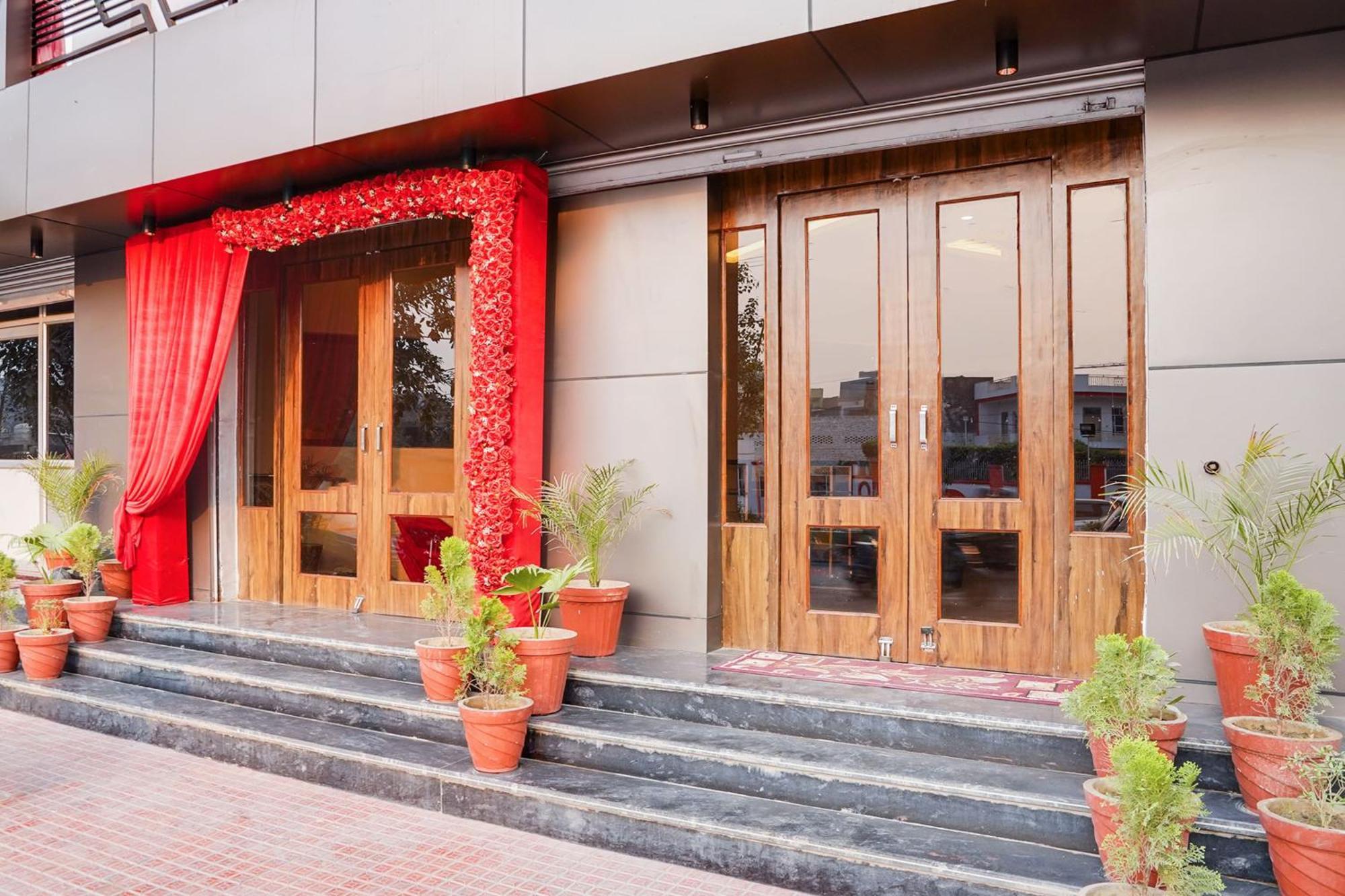 Super Townhouse The Royal Casa Ξενοδοχείο Ghaziabad Εξωτερικό φωτογραφία