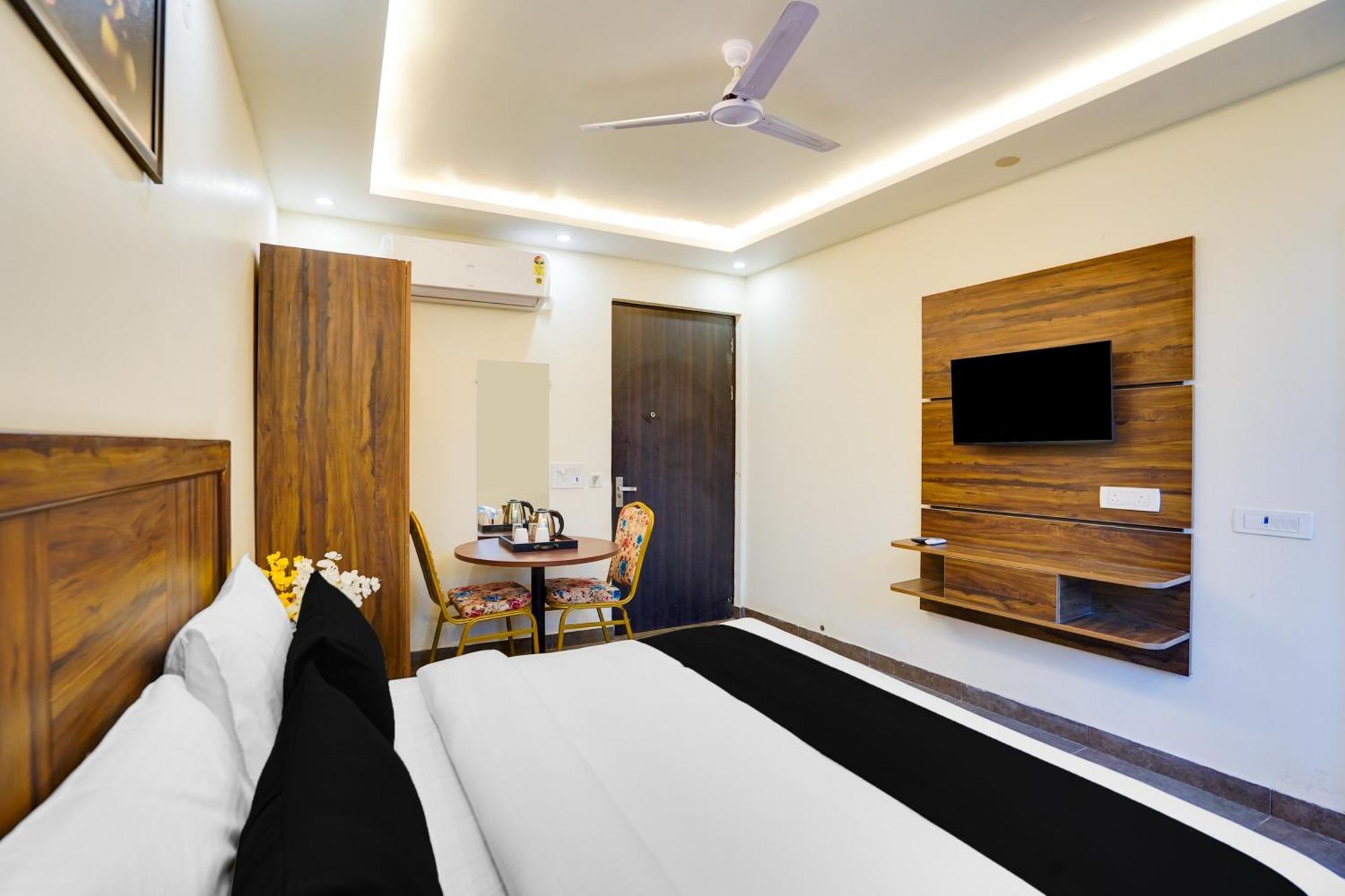 Super Townhouse The Royal Casa Ξενοδοχείο Ghaziabad Εξωτερικό φωτογραφία