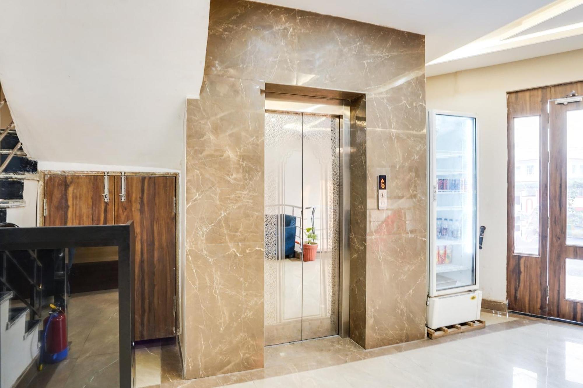 Super Townhouse The Royal Casa Ξενοδοχείο Ghaziabad Εξωτερικό φωτογραφία
