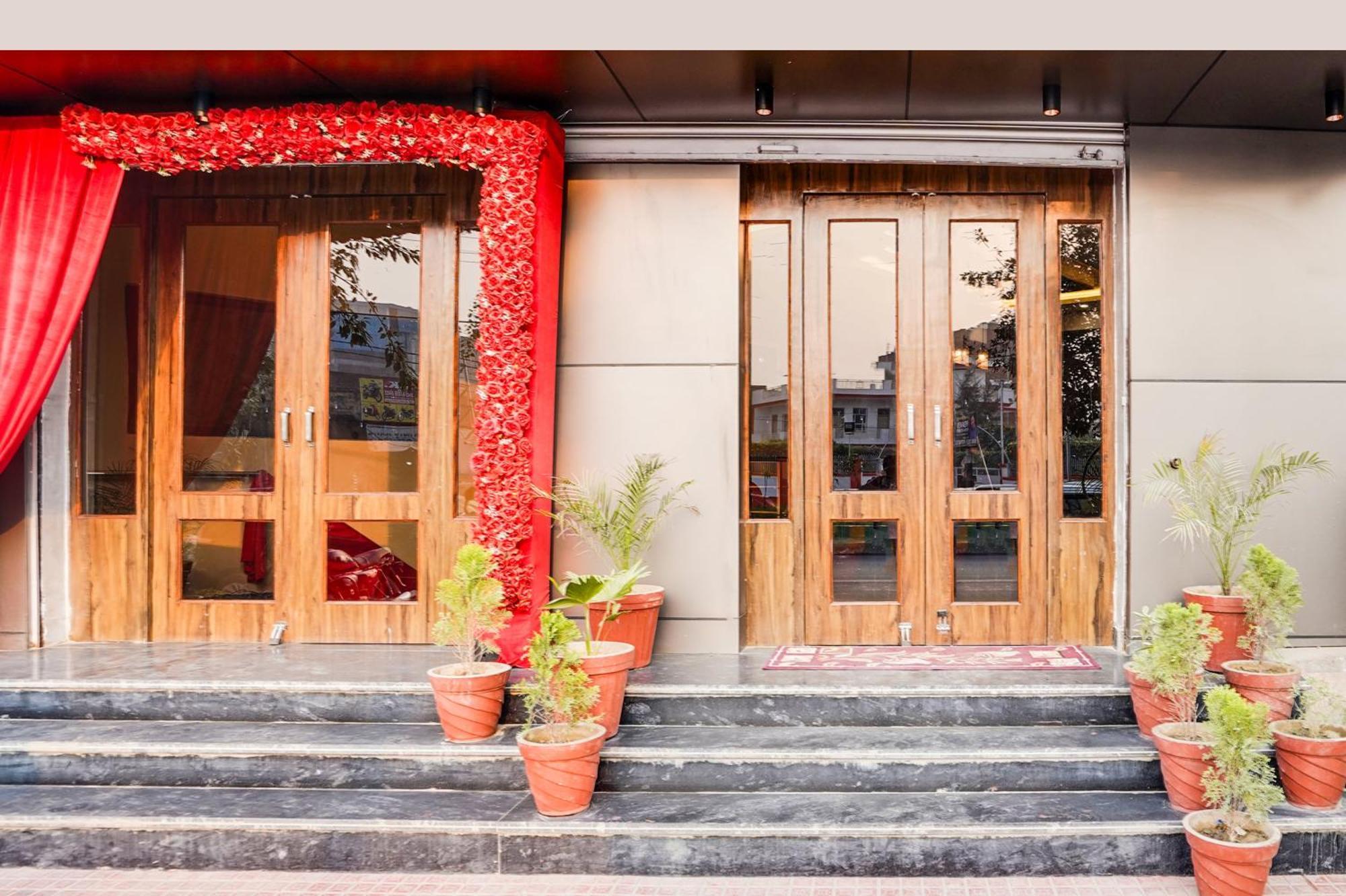 Super Townhouse The Royal Casa Ξενοδοχείο Ghaziabad Εξωτερικό φωτογραφία