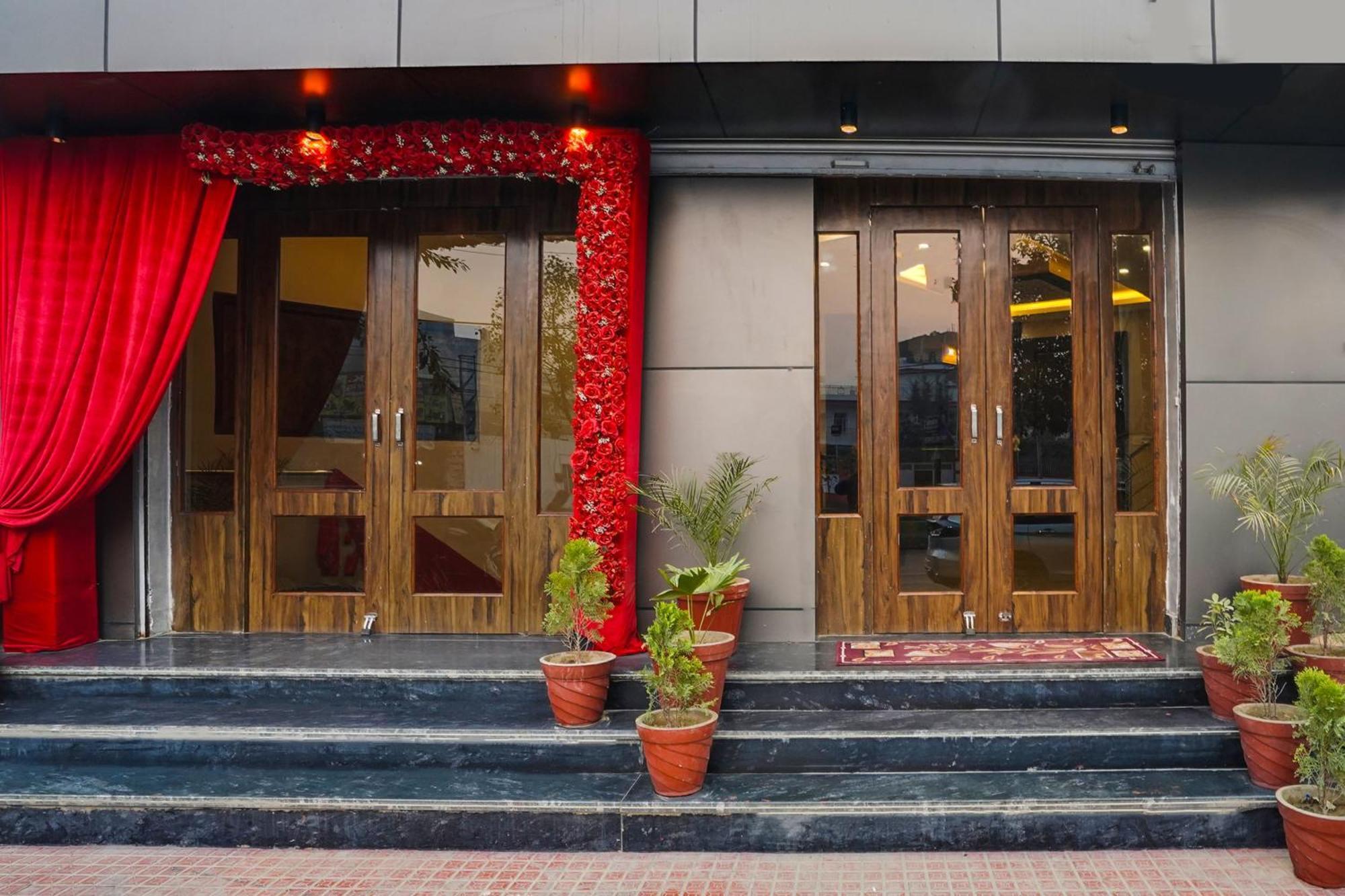 Super Townhouse The Royal Casa Ξενοδοχείο Ghaziabad Εξωτερικό φωτογραφία