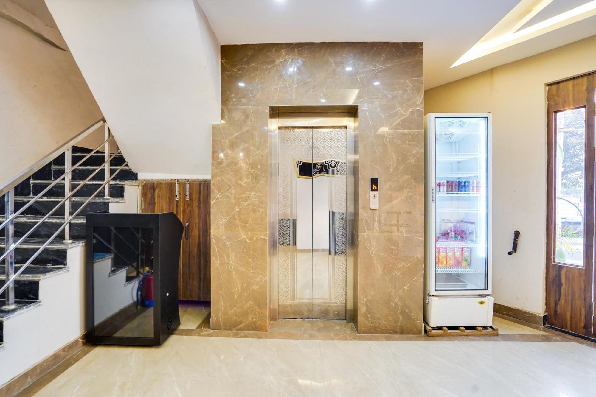 Super Townhouse The Royal Casa Ξενοδοχείο Ghaziabad Εξωτερικό φωτογραφία