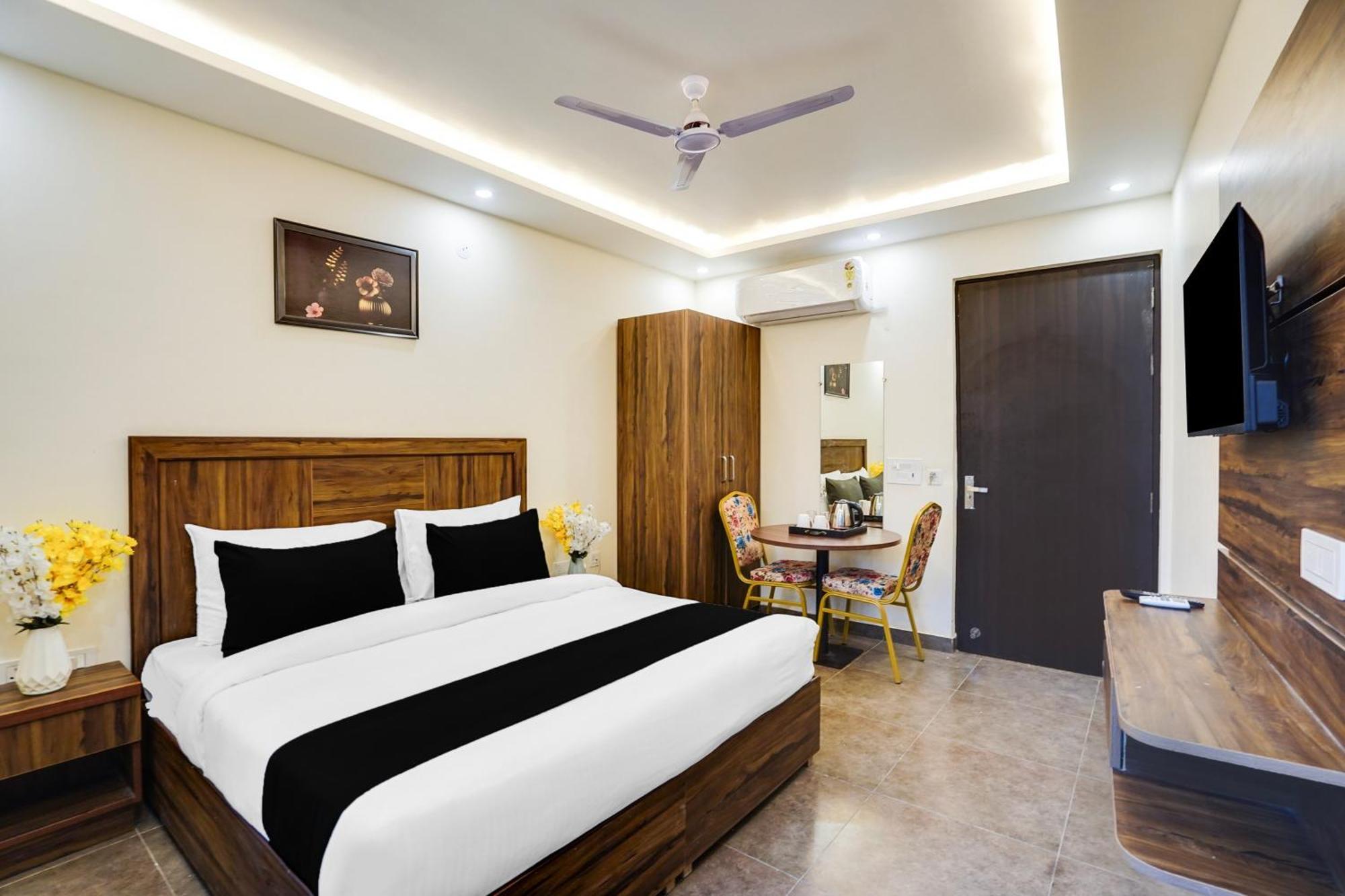 Super Townhouse The Royal Casa Ξενοδοχείο Ghaziabad Εξωτερικό φωτογραφία
