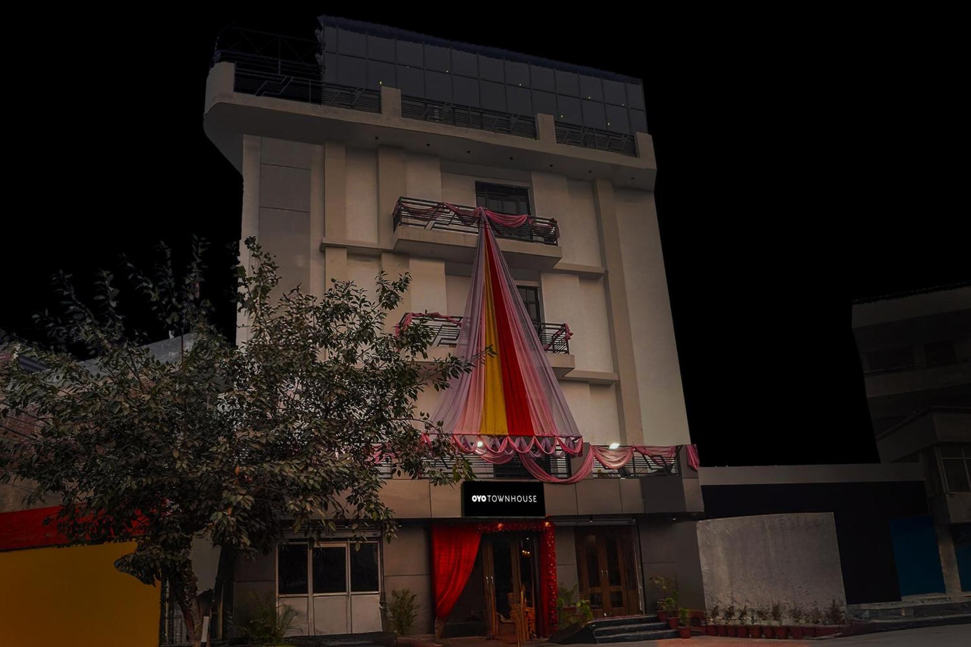 Super Townhouse The Royal Casa Ξενοδοχείο Ghaziabad Εξωτερικό φωτογραφία